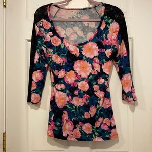 Decree Top Black/Floral Lge w/ Sheer Lace Sleeves